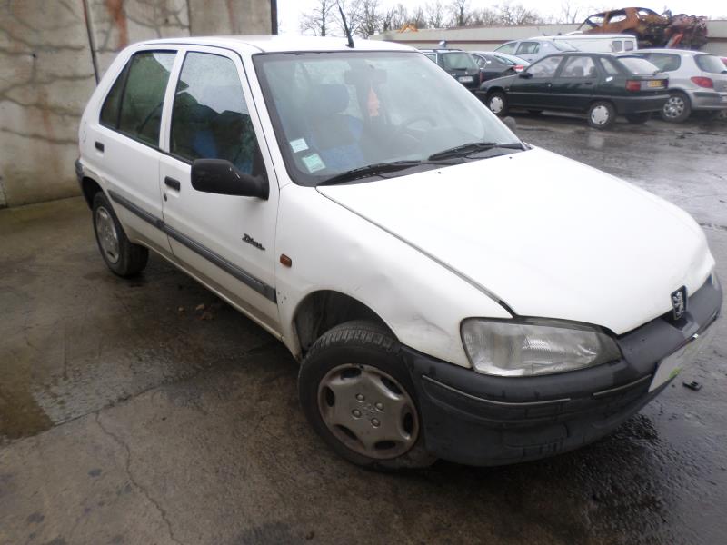 Feu arriere principal droit (feux) PEUGEOT 106 d'occasion