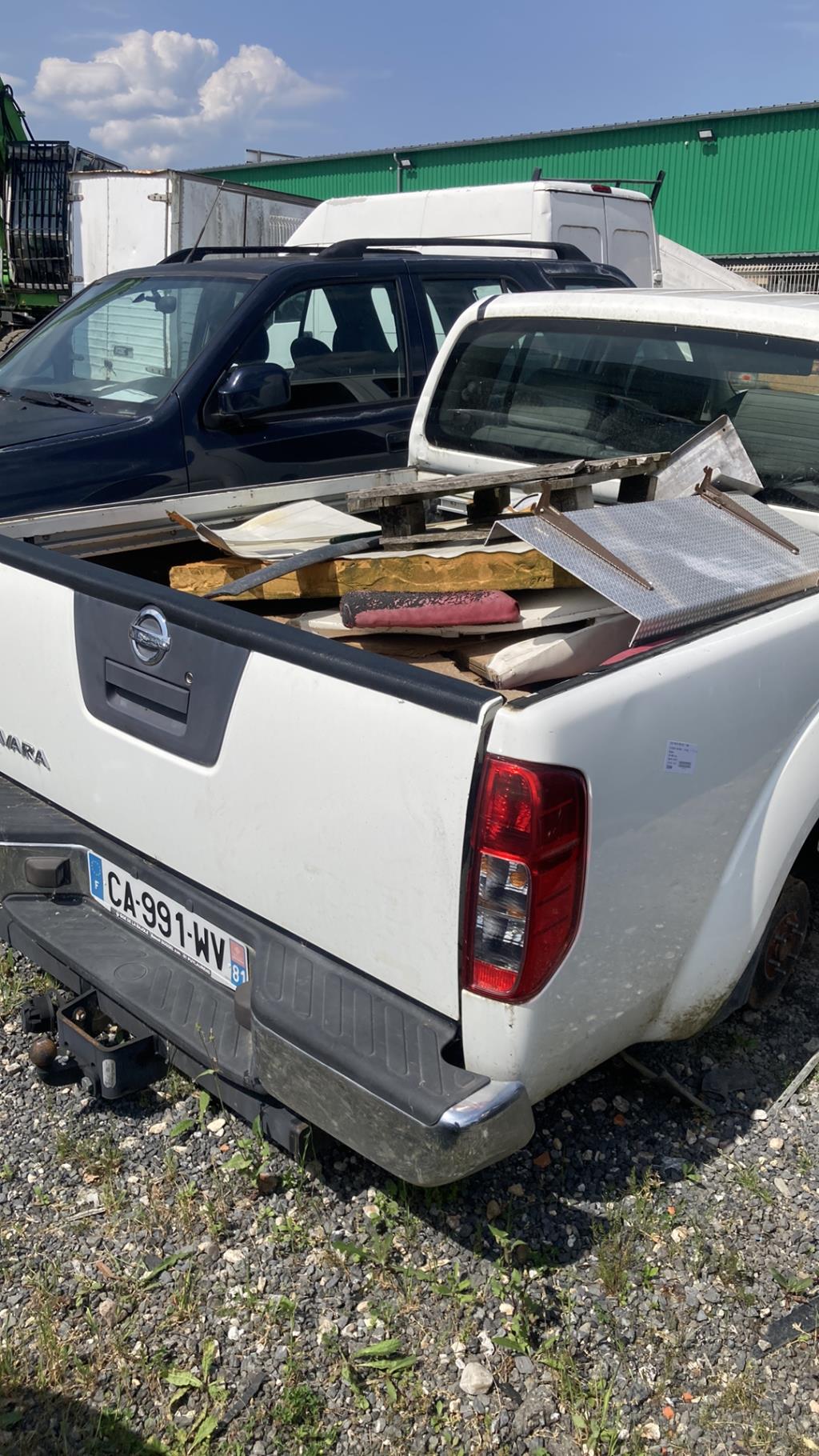 Poignee porte avant gauche NISSAN NAVARA 1 PHASE 2 Diesel occasion