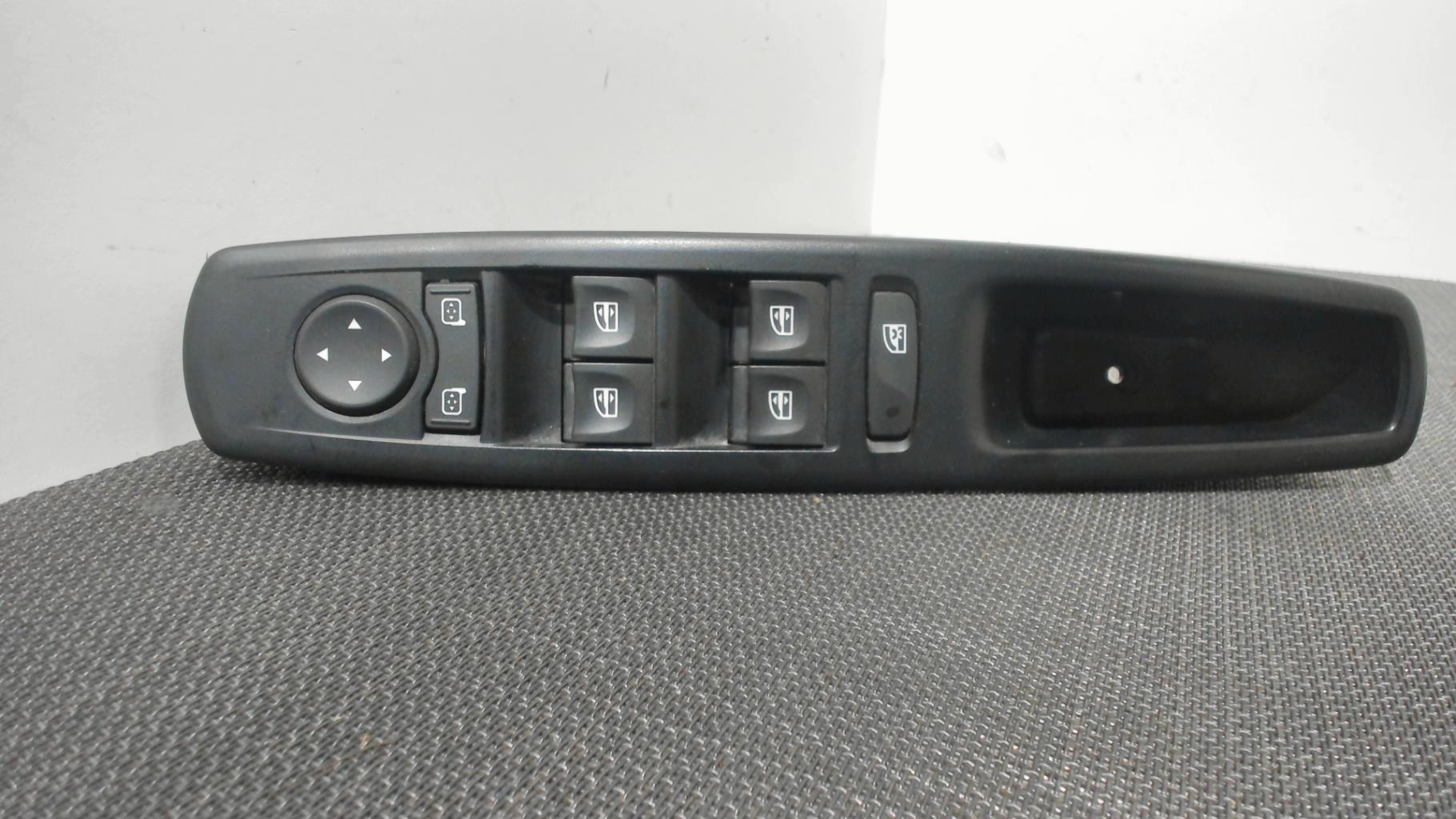 Contacteur bouton platine complète lève-vitres électrique avant gauche,  Renault Scenic III - 13 broches