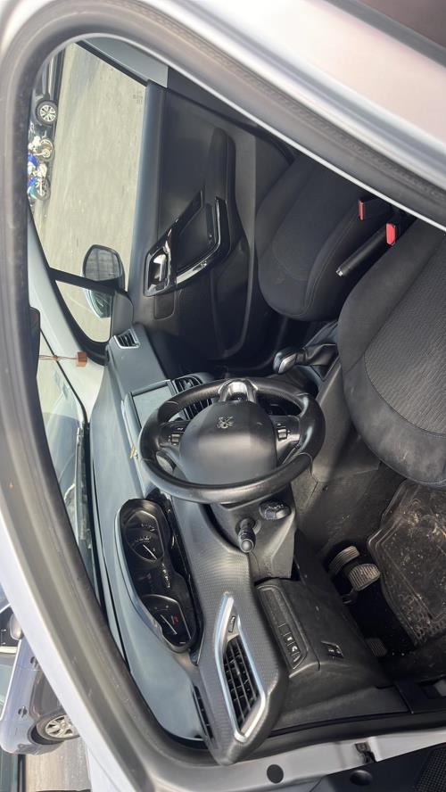 Porte avant gauche PEUGEOT 208 1 PHASE 2 (04/2015 => Aujourd'hui)