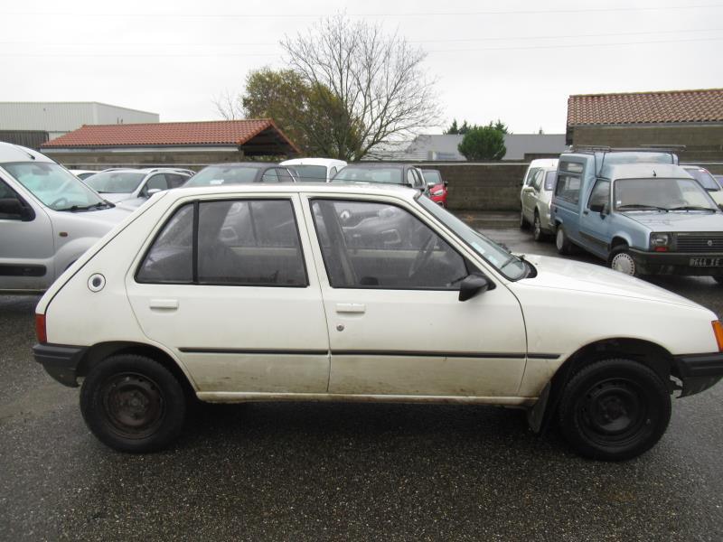 FEU ARRIÈRE DROIT PHASE 1 PEUGEOT 205 GTI CTI RALLYE TD - Une de Sauvée