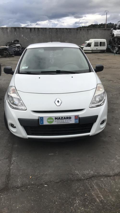 VéhiculeRENAULT CLIO III pour pièces