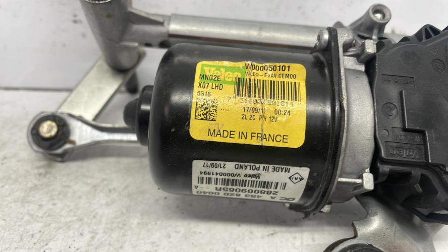 Moteur d'essuie glace avant occasion - Renault TWINGO - 7701064031 - GPA