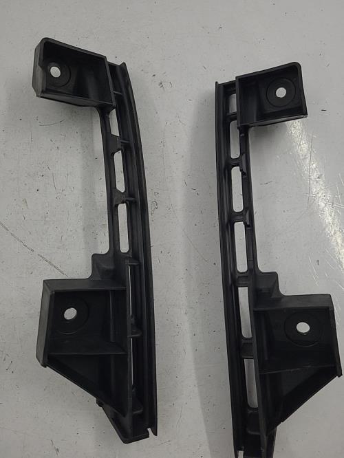 Support pare-chocs avant droit Volkswagen Caddy III 1.9 TDI