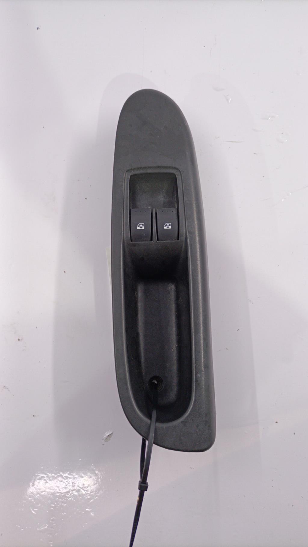 Interrupteur de leve vitre avant gauche RENAULT CLIO 2 CAMPUS