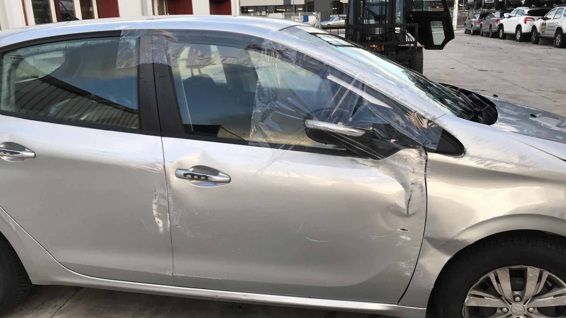 Image PEUGEOT 208 1