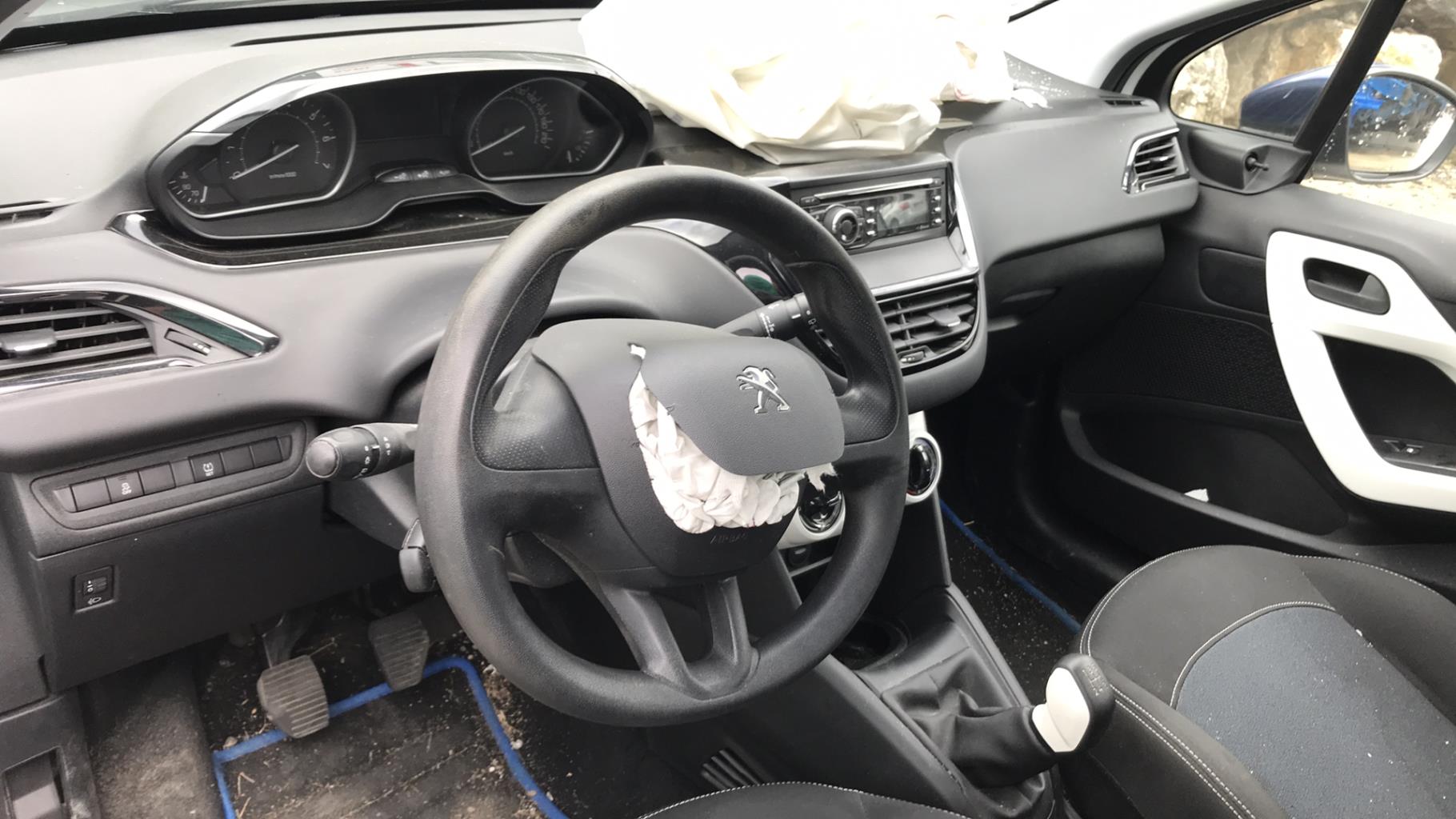 Image PEUGEOT 208 1