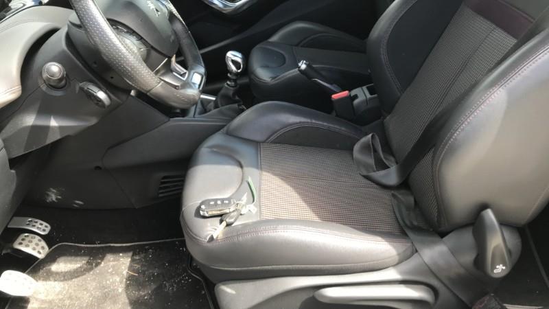 Image PEUGEOT 208 1