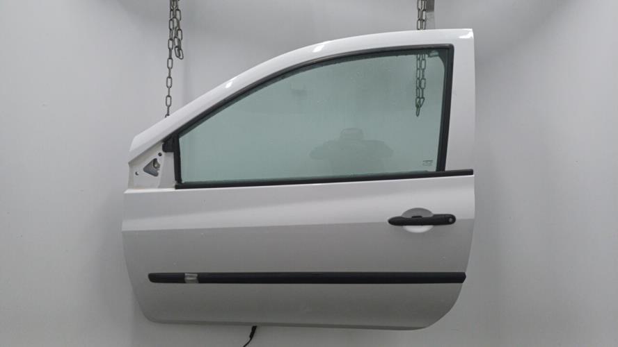 Comment remplacer la poignée de porte extérieure d'une Renault Clio 2 ?