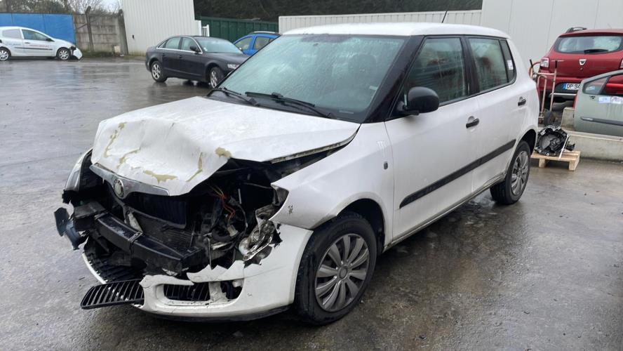 Image Feu arriere principal droit (feux) - SKODA FABIA 2