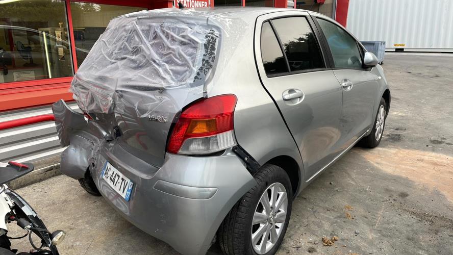 Image Siege avant gauche - TOYOTA YARIS 2