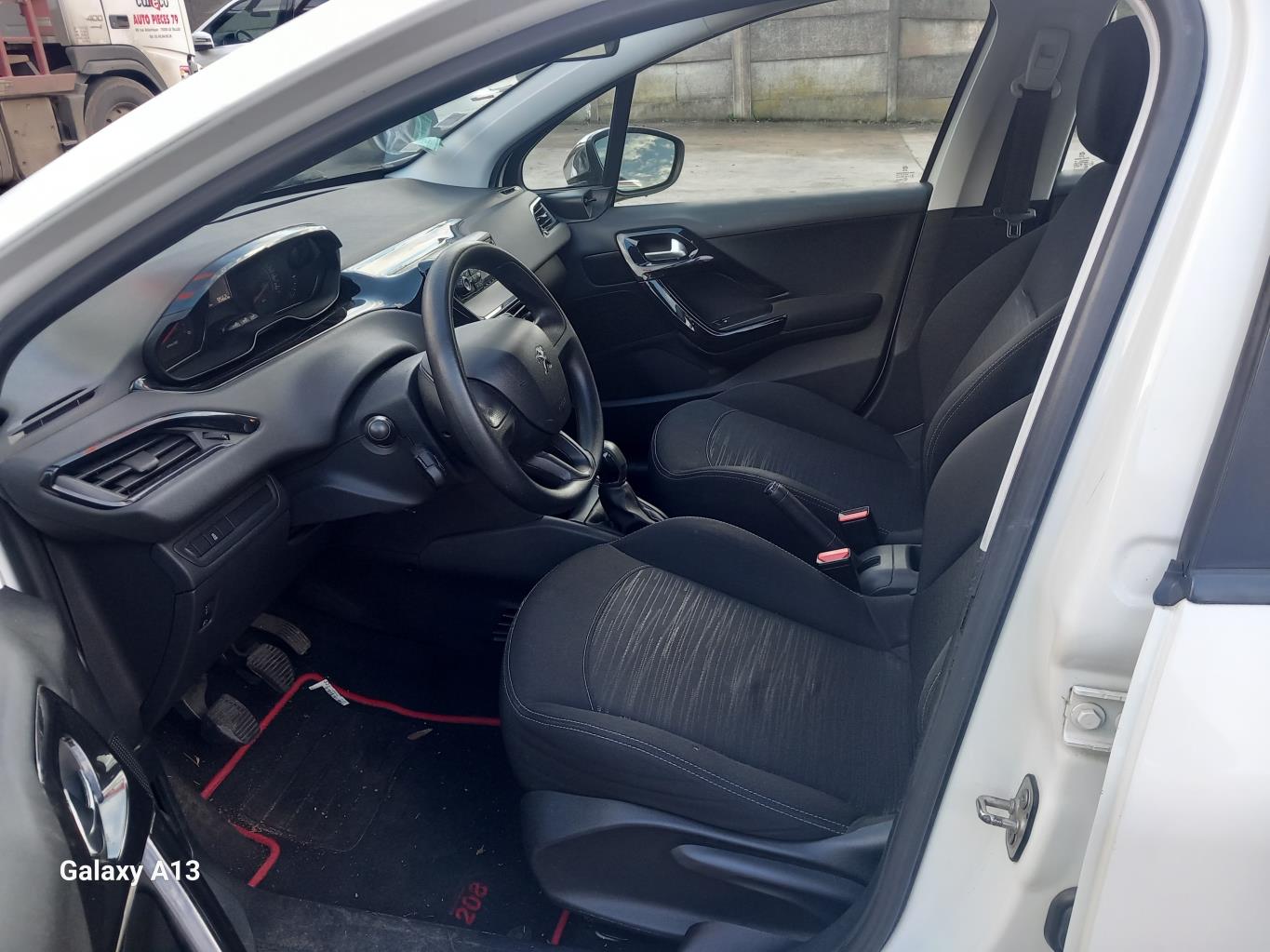 Image PEUGEOT 208 1