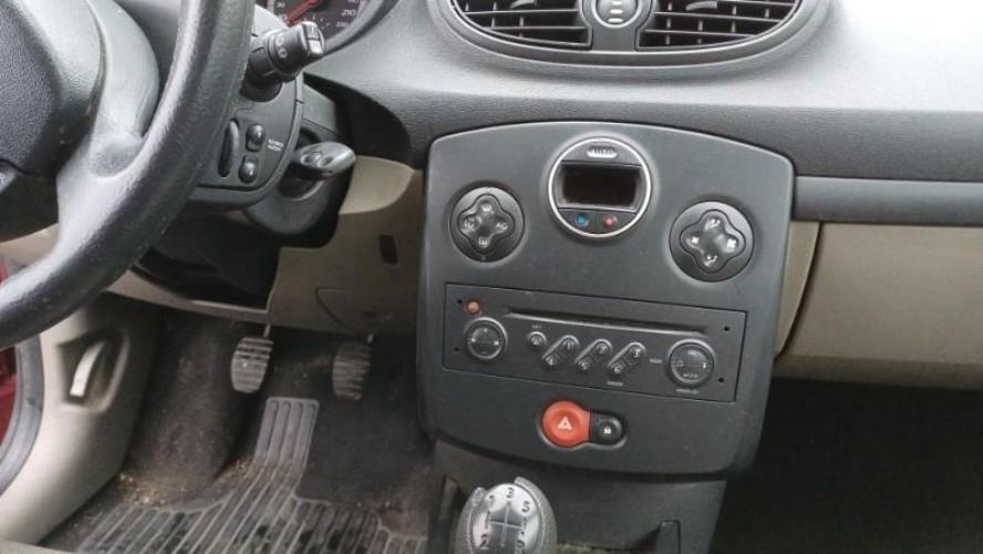 Image Attache ceinture arriere gauche - RENAULT CLIO 3