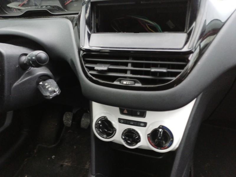 Image PEUGEOT 208 1