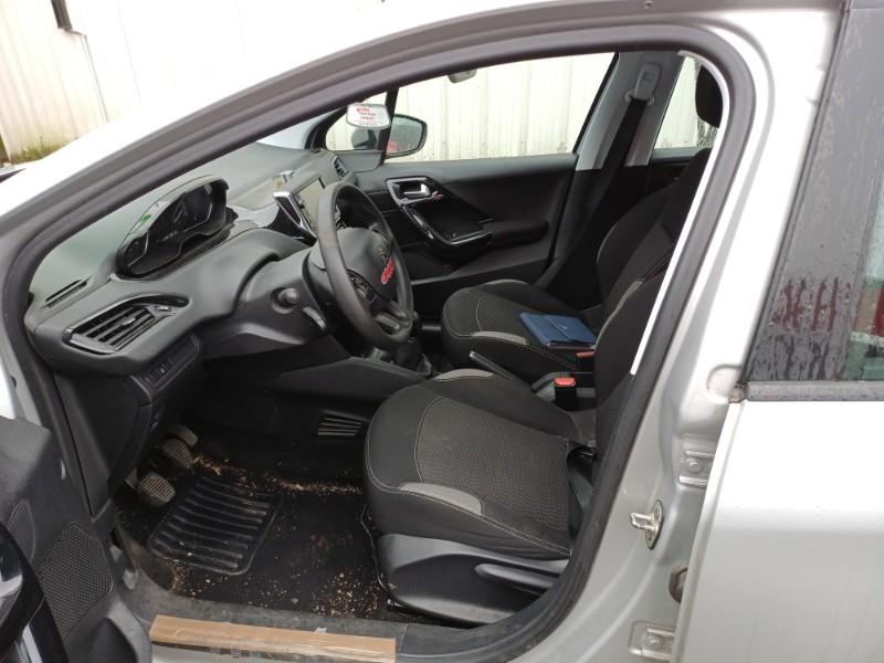 Image PEUGEOT 208 1