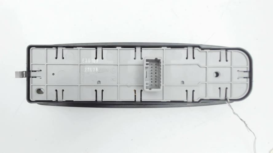 Image Interrupteur de leve vitre avant gauche - RENAULT LAGUNA 3