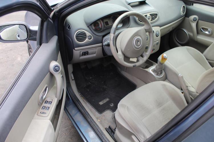 Support interrupteur lève vitre Clio 3 RS