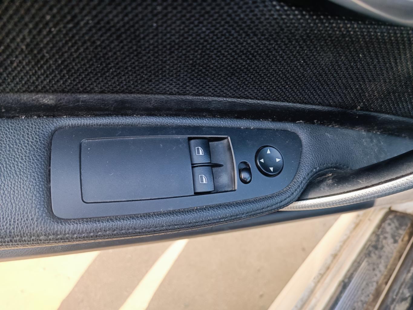 Interrupteur de leve vitre BMW SERIE 1 E87 Occasion Pas Cher