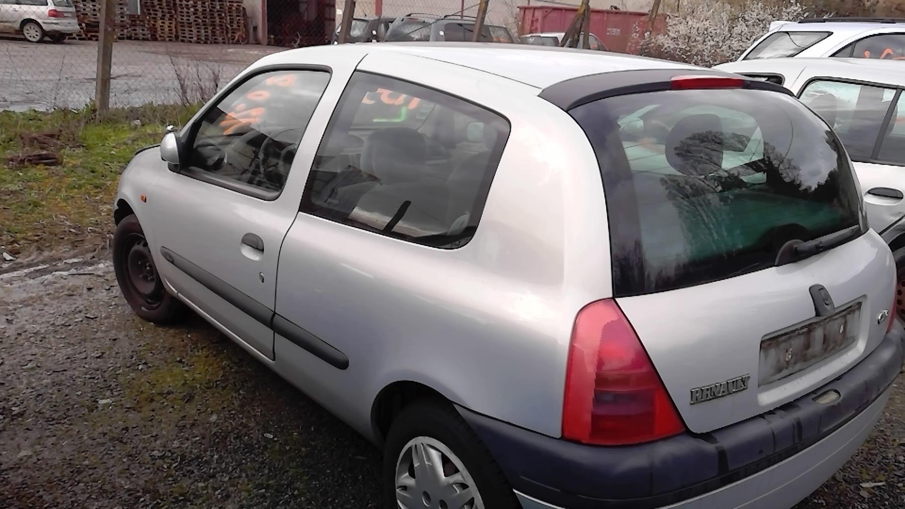 Renault clio 2001 года