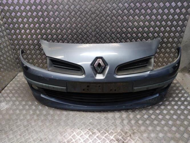 Le pare-choc avant renault clio iii dynamique 7701208682 2297235