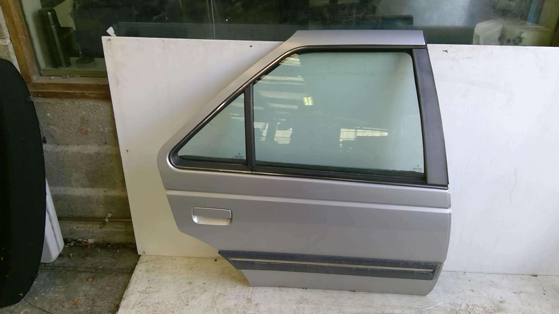 Panneau de porte arriere droit PEUGEOT 405 PHASE 2 Essence