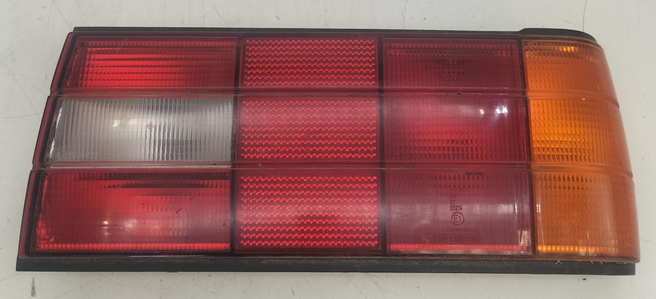 20 02 88-2 JOHNS Feu arrière droit, Partie extérieure, LED, sans porte-lampe  pour BMW Série 1 ▷ AUTODOC prix et avis