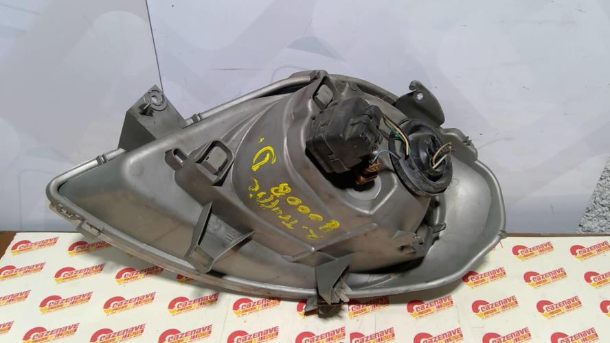 Phare droit occasion - Renault TRAFIC - 7700311372 - GPA